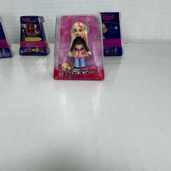 Bratz Mini Dolls  Lot of 4 all sealed mixes series all in great condition - Picture 7 of 10